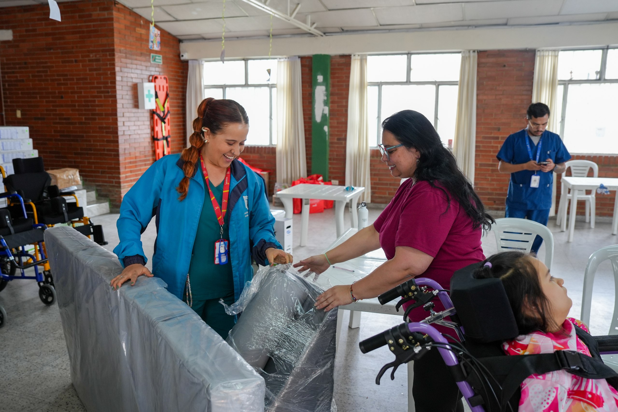 Puente Aranda fortalece la inclusión con la entrega de ayudas técnicas para personas con discapacidad