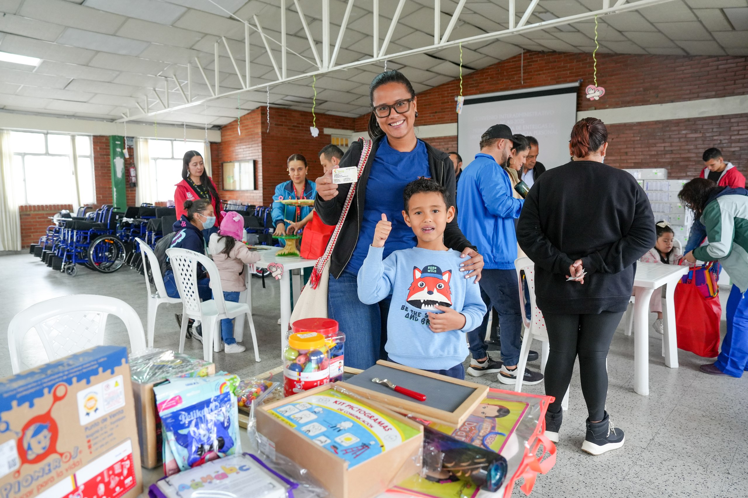 Puente Aranda fortalece la inclusión con la entrega de ayudas técnicas para personas con discapacidad