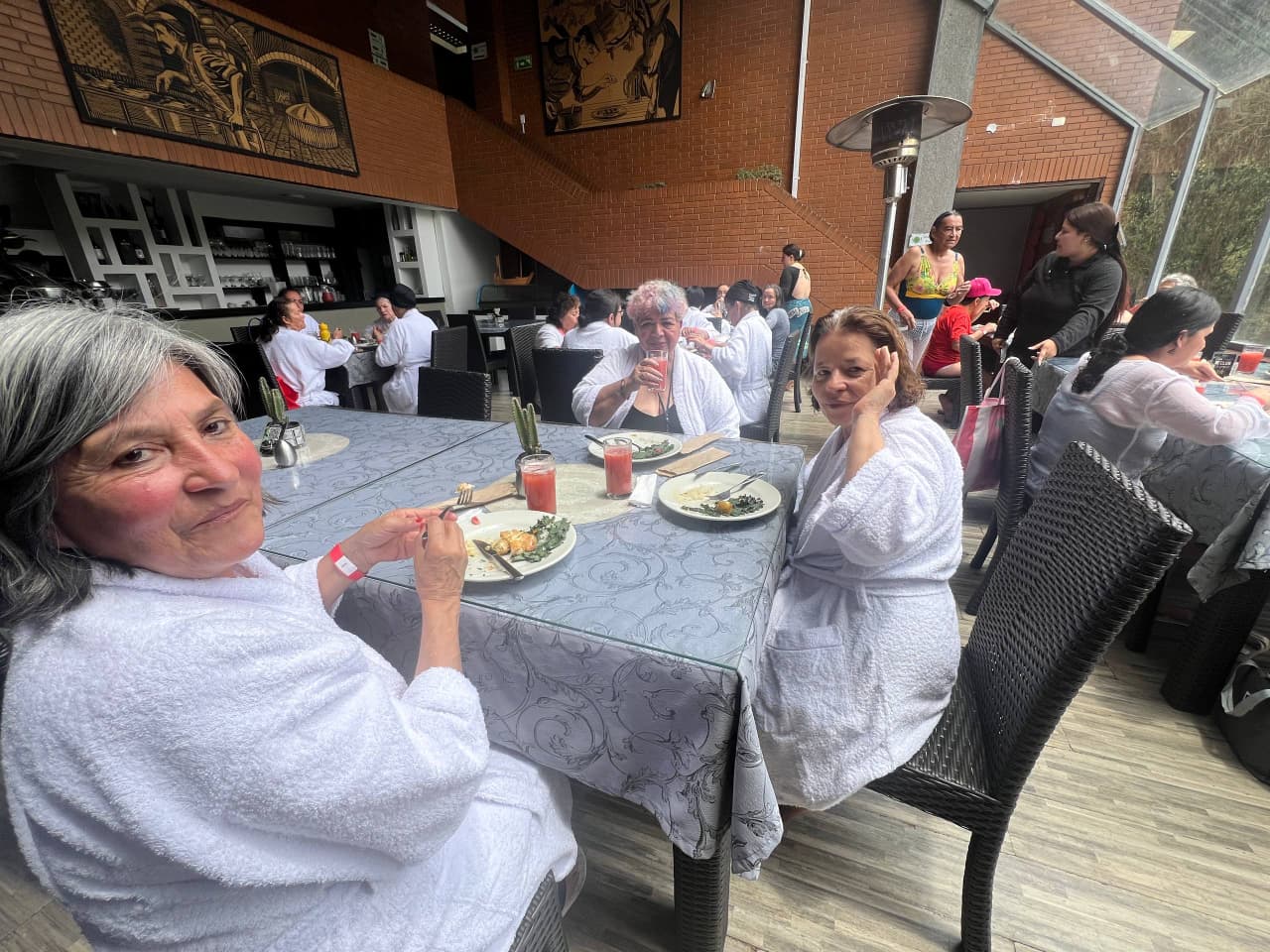 Un homenaje al cuidado: 125 mujeres cuidadoras de Puente Aranda culminaron un proyecto que transformó sus vidas