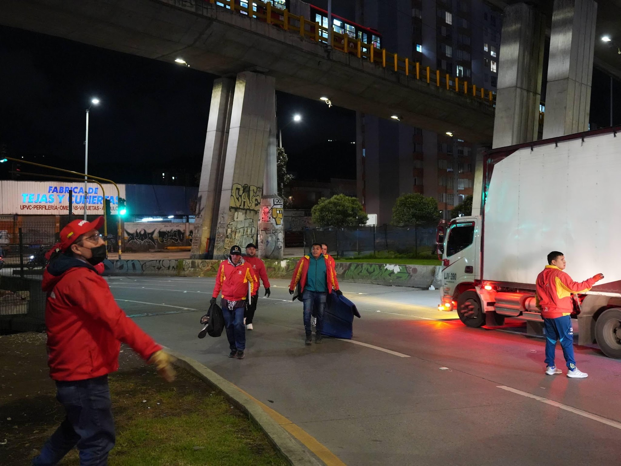 Intervención en la Carrera 30 permitió recuperar 410 m² de espacio público y retirar 12 estructuras en Puente Aranda