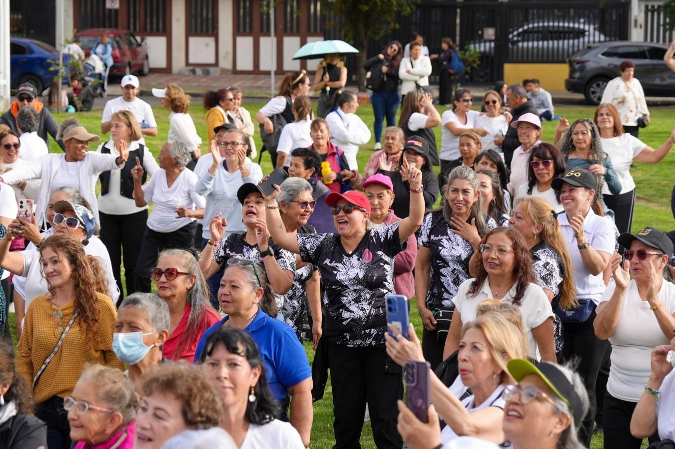 Una tarde de reconocimiento y celebración: así conmemoró la Alcaldía Local de Puente Aranda el Día de las Madres