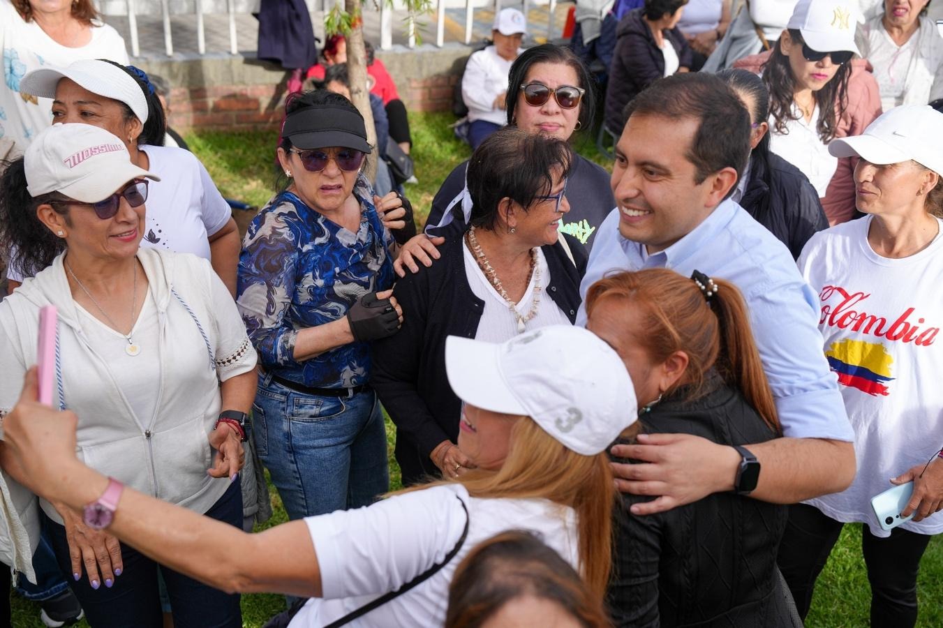 Una tarde de reconocimiento y celebración: así conmemoró la Alcaldía Local de Puente Aranda el Día de las Madres