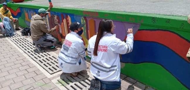 Adultos Mayores pintan mural artístico en Usaquén en la ´Semana por la Paz´ 