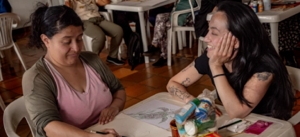 La Alcaldía Local de Barrios Unidos desarrolla la estrategia Latidos en Armonía, un espacio de acompañamiento dirigido a personas con enfermedades crónicas, huérfanas o de alta complejidad y a sus cuidadores. 