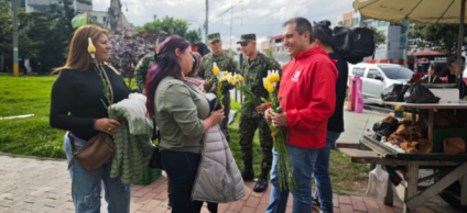 Puente Aranda llevó flores y mensajes de prevención durante la celebración del Día de la Madre