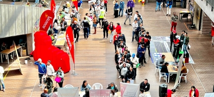 Kennedy abre feria de empleo con 800 vacantes para jóvenes y mujeres migrantes 