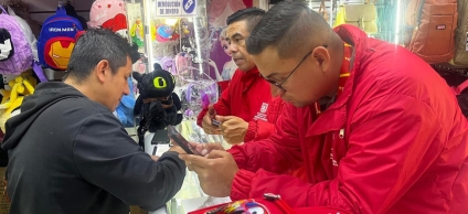 Autoridades verifican documentación en comercios de San Andresito