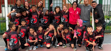 16 niños y niñas participaron en una jornada recreativa con entrega de uniformes y elementos deportivos
