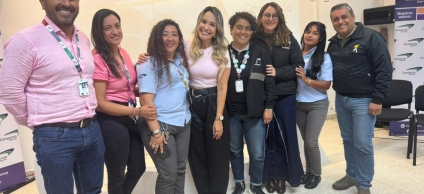 En la imagen se observa una jornada de acompañamiento a mujeres de San Cristóbal interesadas en vincularse como conductoras de TransMilenio, durante una actividad realizada en el Portal 20 de Julio.