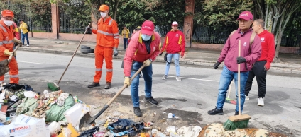 Operativo interlocal retira basuras y recupera espacio público en la Calle 1 Sur