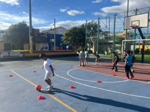 Estos espacios están diseñados para fomentar el deporte, la disciplina y la sana convivencia en la comunidad.