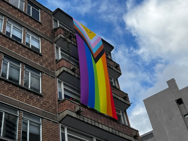 La Alcaldía Local de Santa Fe realizó el izamiento de la bandera LGBTI como un acto simbólico de reconocimiento, respeto e inclusión.