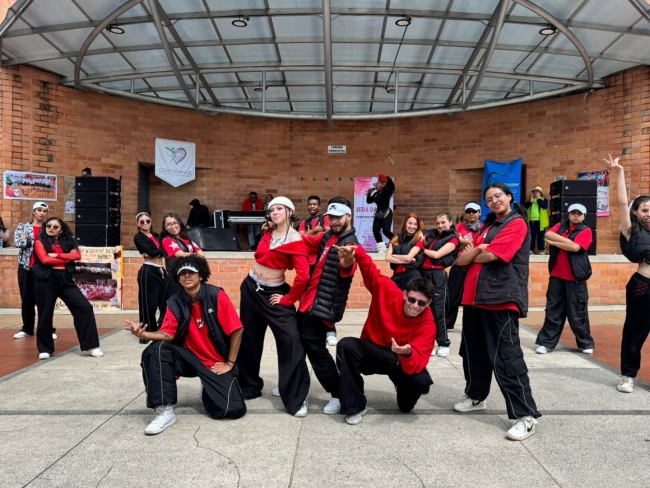 Más de 25 grupos llenaron de ritmo y talento el 20 de Julio. San Cristóbal celebró la danza como identidad, cultura y encuentro comunitario