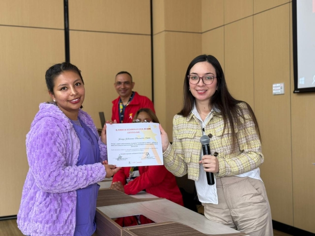 Entrega de diplomas a los emprendedores locales de Usme