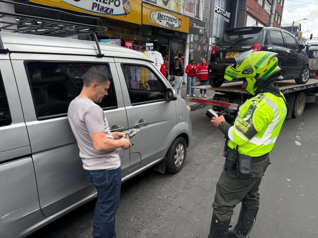 Antonio Nariño recupera espacio público en el Restrepo con 55 comparendos y 11 vehículos inmovilizados