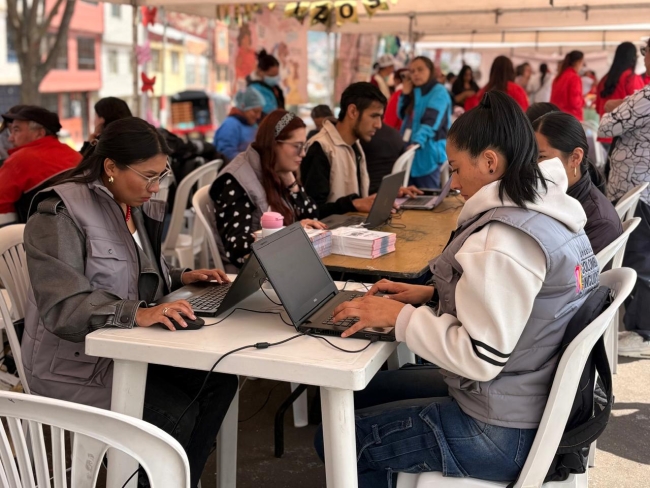 Feria de emprendimientos de mujeres en el Parque el Virrey