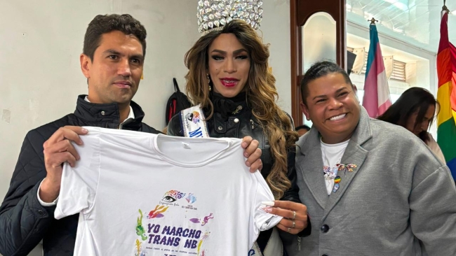 Izada de bandera LGBTI en Los Mártires 