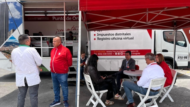 Secretaría de Hacienda acerca servicios tributarios a comerciantes en Paloquemao