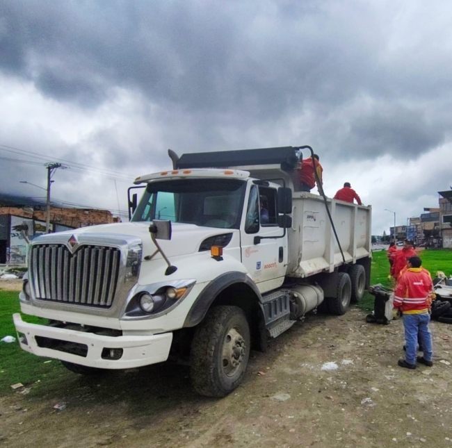 En Usme se trabaja en conjunto para limpiar los espacios para sus habitantes