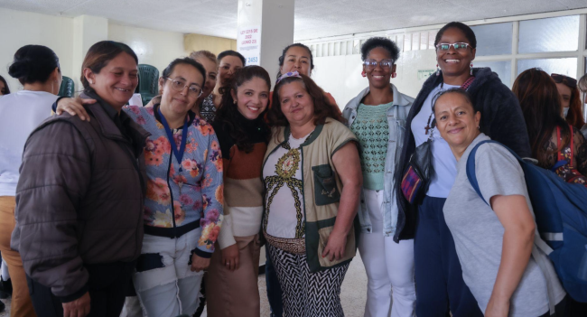 Entrega de incentivos alimentarios a mujeres gestoras de convivencia en Tunjuelito