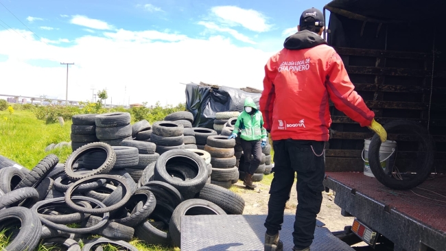 Llantas abandonadas que fueron recogidas