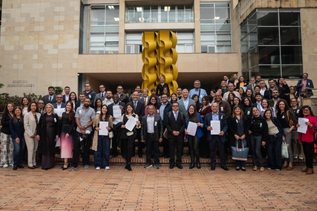 La nacionalización refleja el creciente arraigo de extranjeros en Colombia