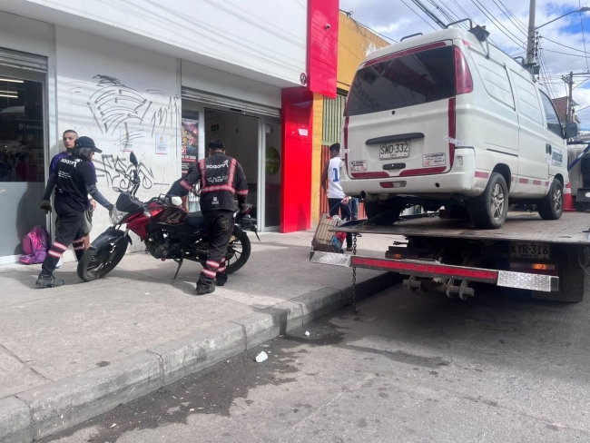 Fotografía relacionada con: Operativo de movilidad en la calle 13F deja 20 comparendos y dos vehículos inmovilizados