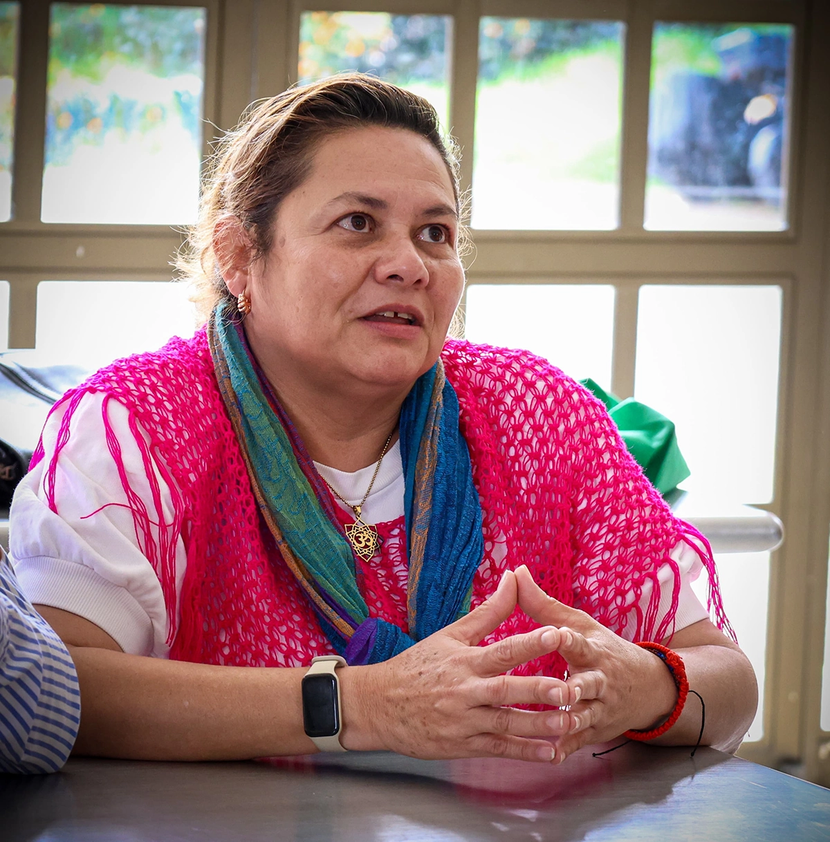 Foto de una señora en el taller