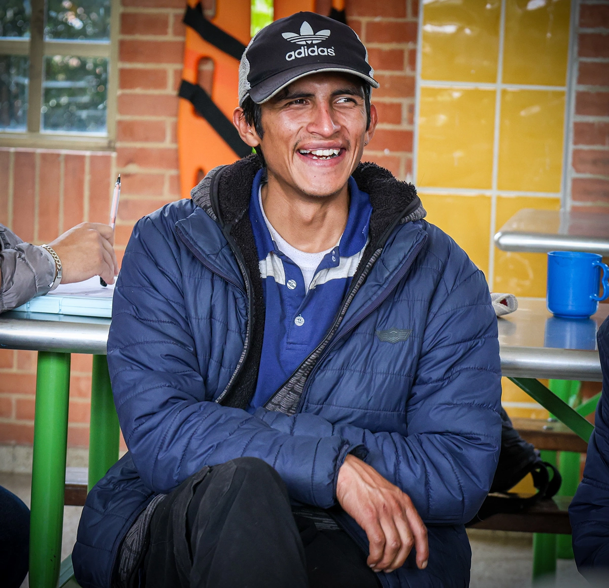 Foto de un joven en el taller