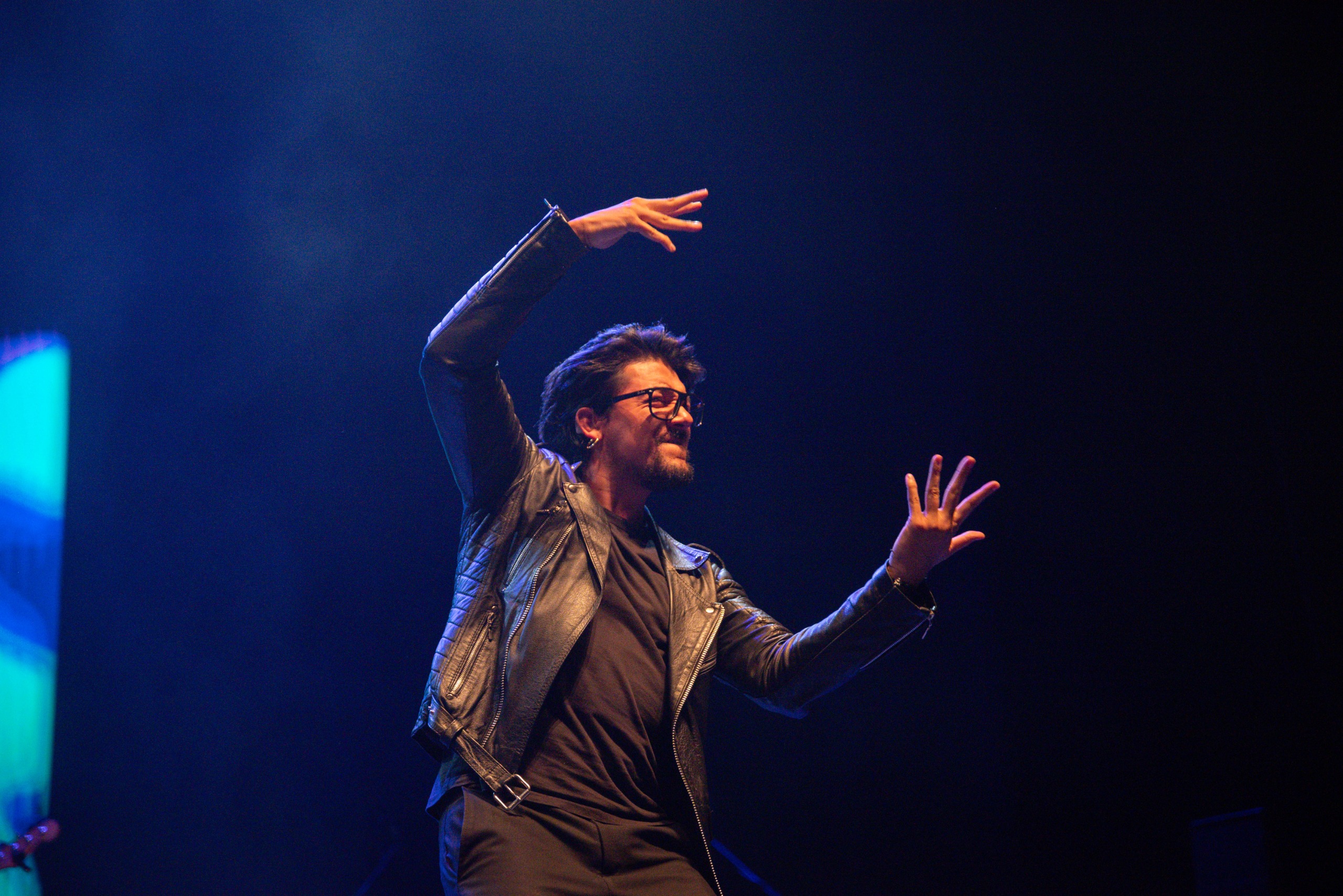 Foto de una persona en escena