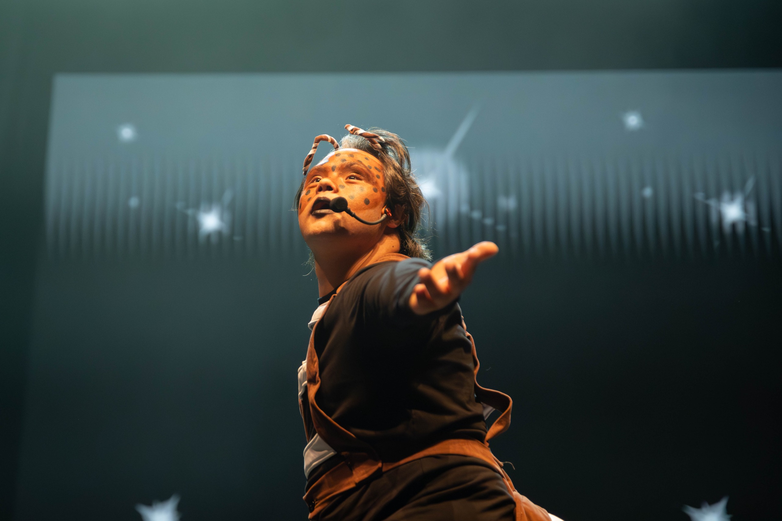 Foto de una persona en escena