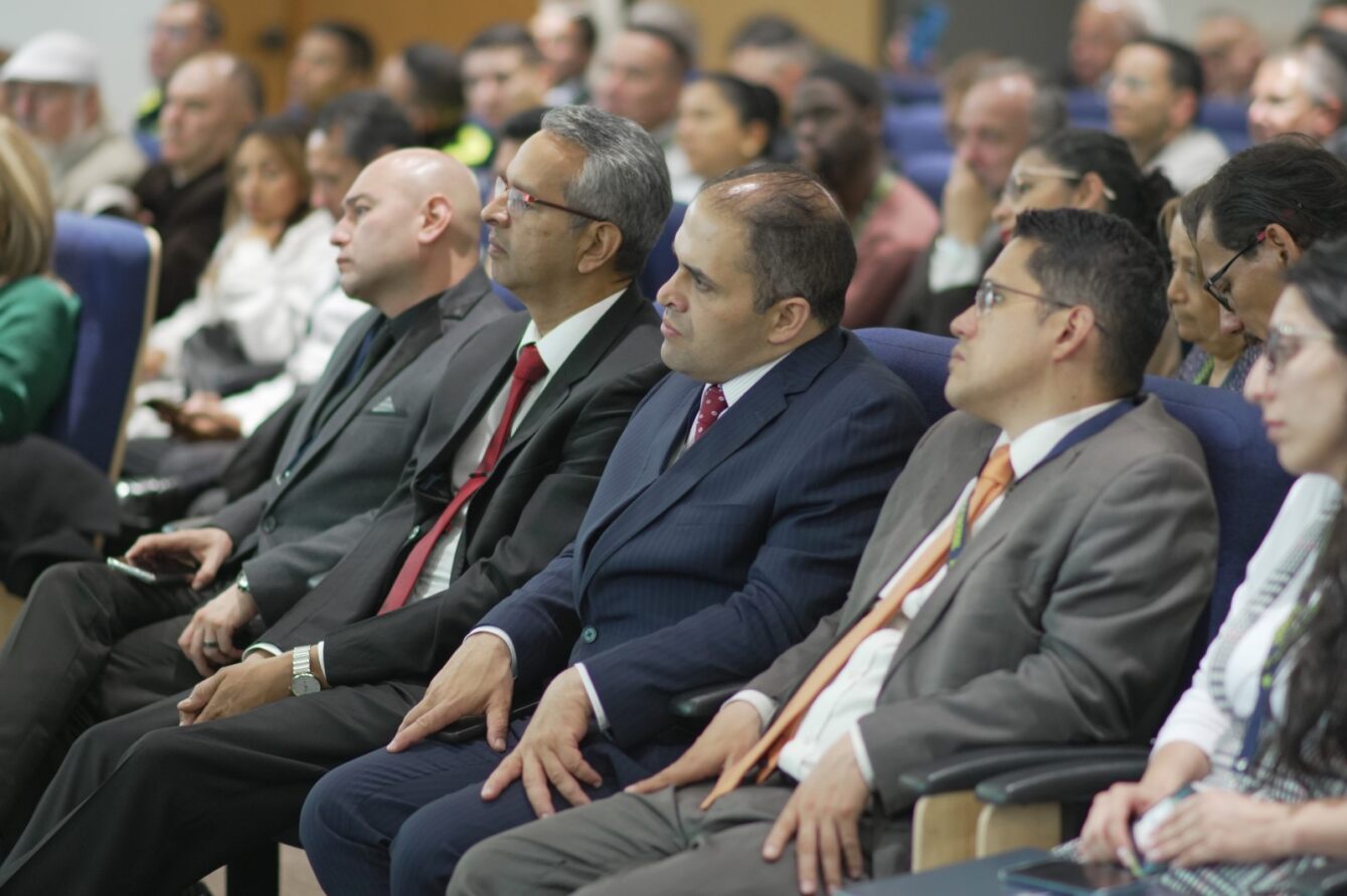Foto de las y los asistentes al evento