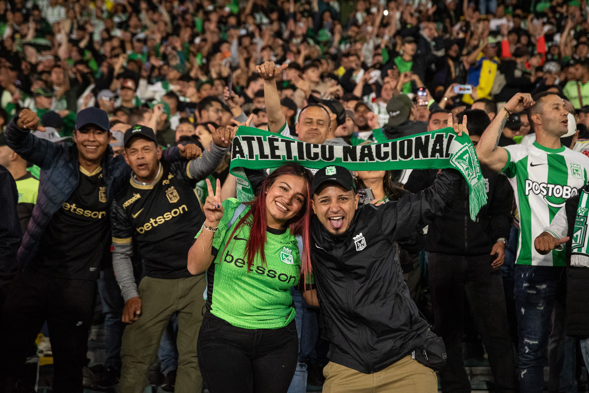 Fotografía de un grupo de hinchas 