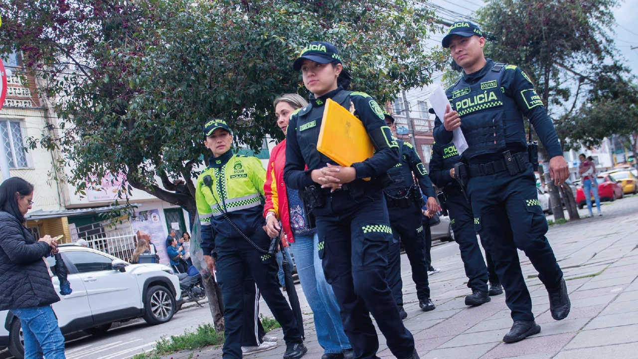 Foto de la policia nacional en las calles