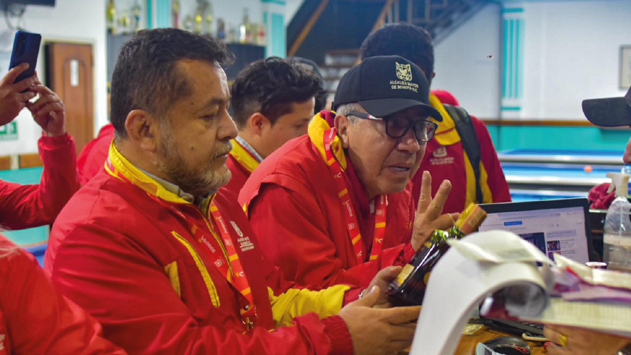 Foto de funcionarios de IVC en operativo