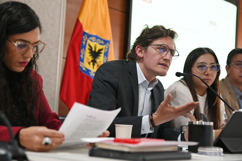 Foto de Gustavo Quintero Ardila - secretario de Gobierno, dirigiendose a la audiencia