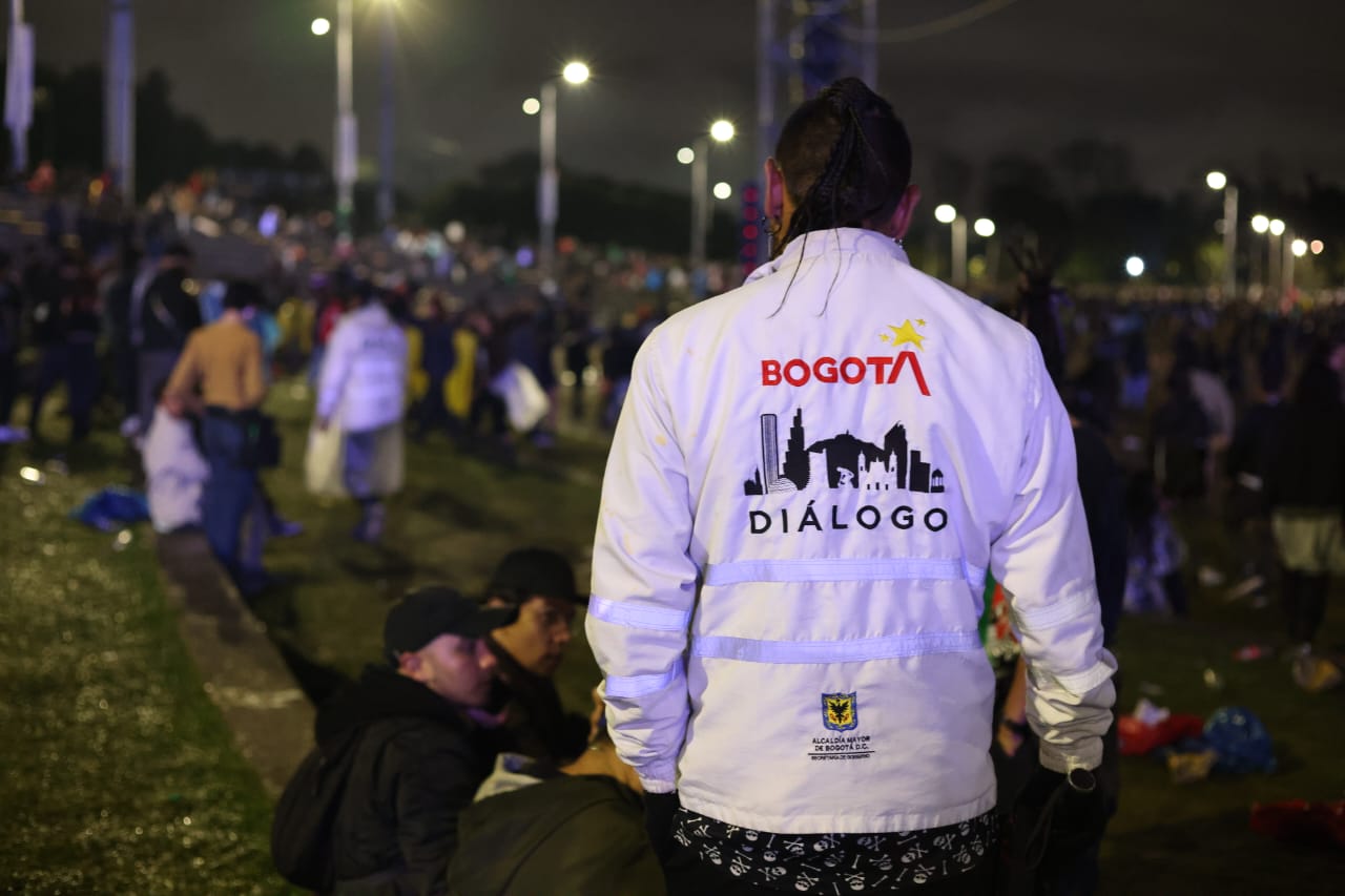 Foto de funcionarios de Dialogo en el evento