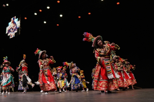 Foto de la puesta en escena de un baile indigena