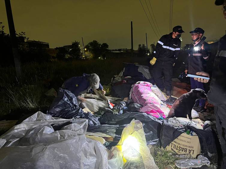 Imagen que contiene persona, hombre, mujer, nieveEl contenido generado por IA puede ser incorrecto.