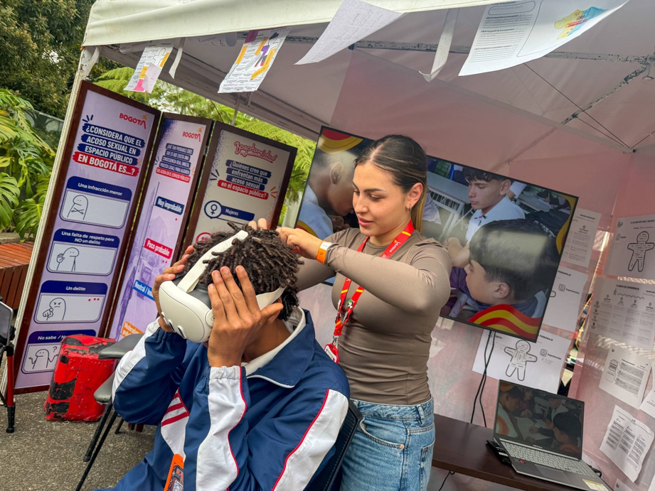 Puente Aranda llevó al Congreso de la Bogotanidad una propuesta de realidad virtual contra el acoso callejero