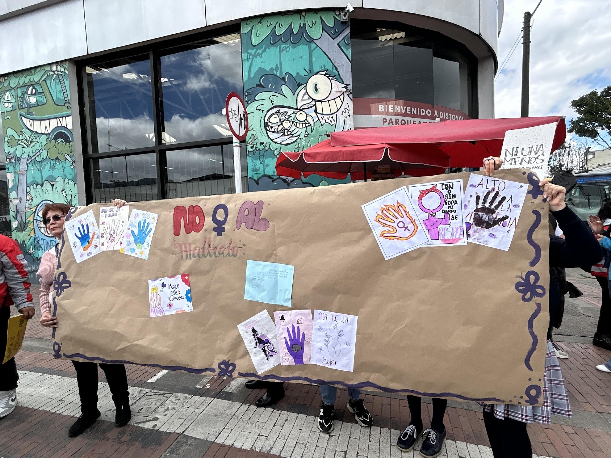 Comunidad educativa del Colegio La Merced participa en jornada contra el acoso callejero
