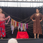 mujeres cuidadoras danzando