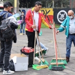 Funcionarios en limpieza y recuperación del parque del colegio Domingo Faustino Sarmiento