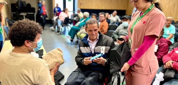 Kennedy entregó 100 kits de cuidado de la piel a cuidadores de personas con discapacidad
