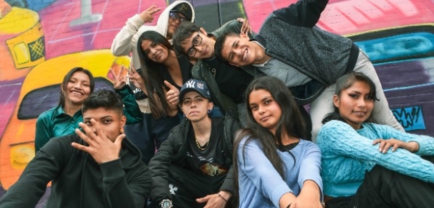 Foto de un grupo de jovenes sonrriendo