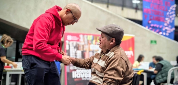 Kennedy entrega 125 dispositivos de asistencia a personas con discapacidad