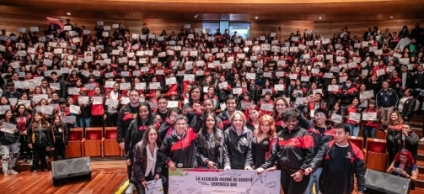 “Trabajar con ustedes, para ustedes y por ustedes era mi mandato, me alegra cumplirlo. Larga vida a Parceros por Bogotá”: Alcaldesa Claudia López