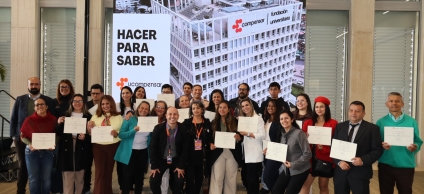 Graduandos de la primera cohorte del diplomado en IA generativa y competencias laborales del futuro