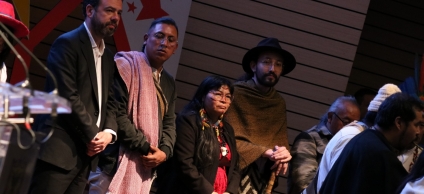 Alcalde Carlos Fernando Galán y gobernadores indígenas