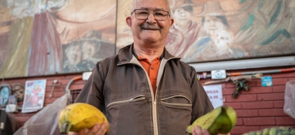 Carlos Ortiz: 50 años haciendo de la Plaza 20 de Julio su casa